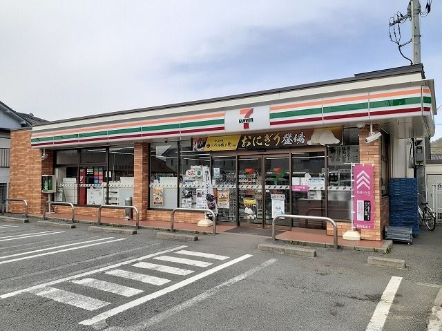 近くのセブンイレブン甲府美咲店まで500m(徒歩7分)