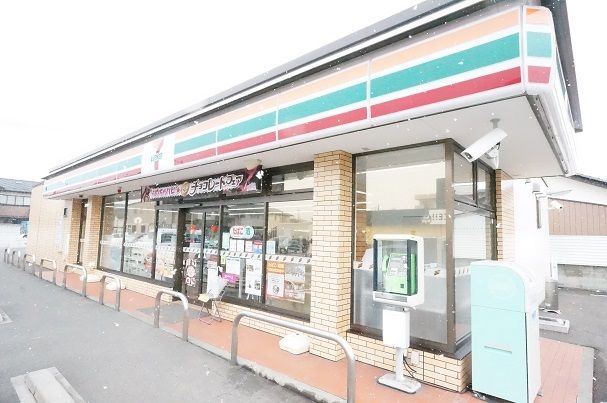 近くのセブン-イレブンまで290m（徒歩4分）