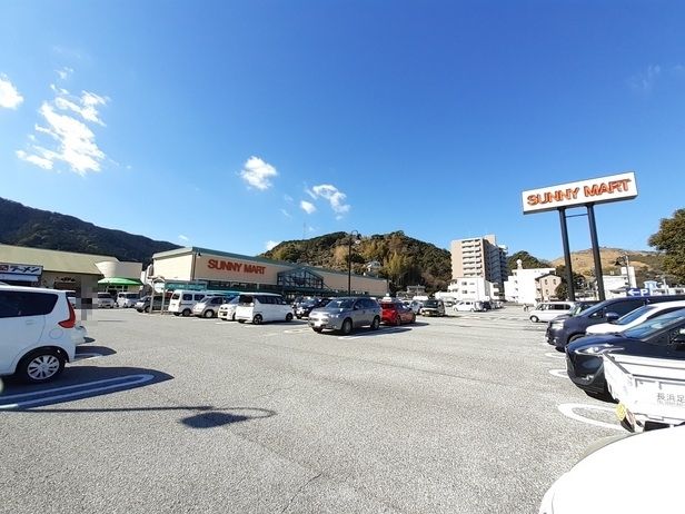 近くのサニーマート 六泉寺店まで550m(徒歩7分)