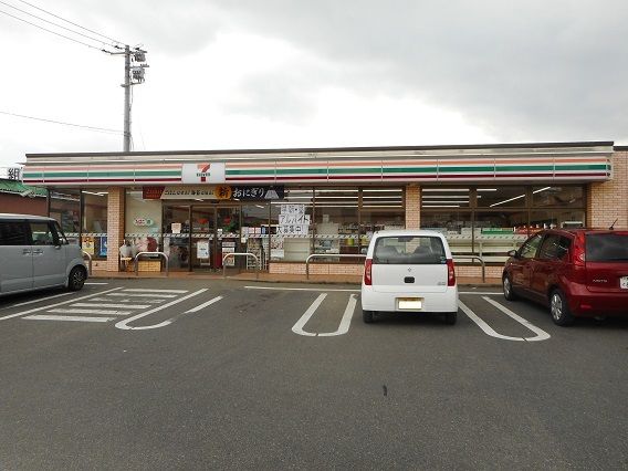 近くのセブンイレブン下加茂店まで850m（徒歩11分）