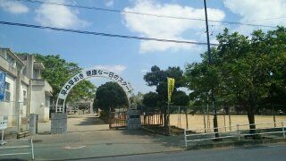 近くの糸満小学校まで450m（徒歩6分）