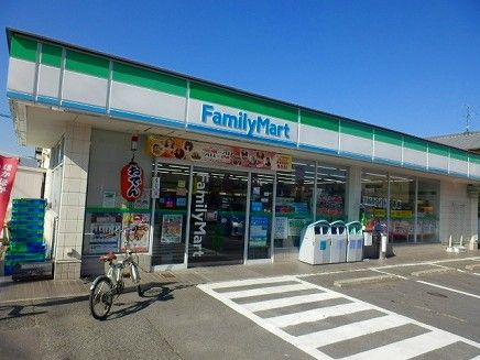 近くのコンビニまで300m（徒歩4分）