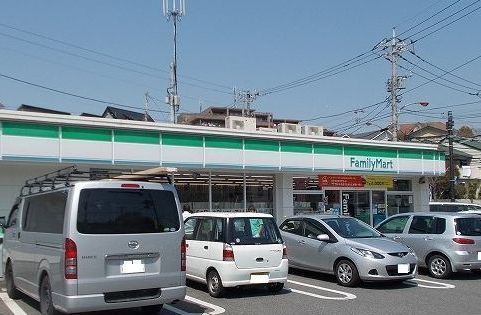 近くのコンビニまで400m（徒歩5分）