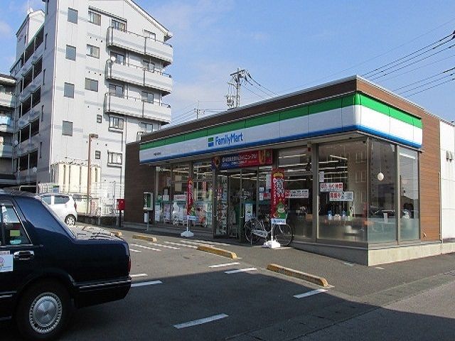 近くのファミリーマート宇都宮今泉町店まで400m(徒歩5分)
