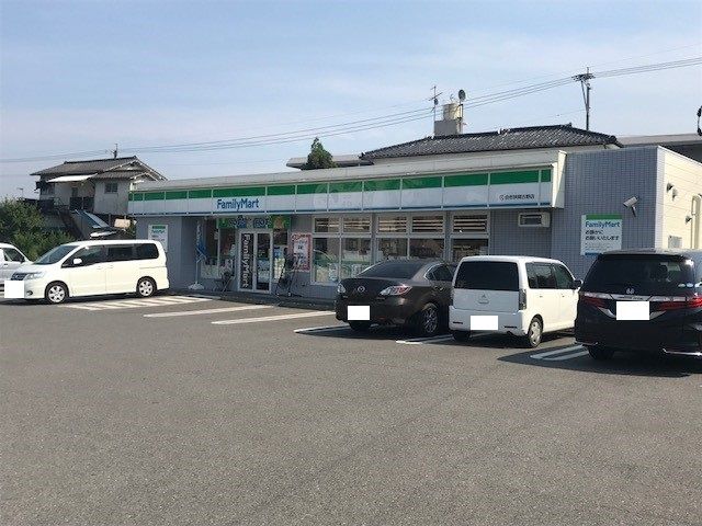 近くのファミリーマート古野店まで650m（徒歩9分）