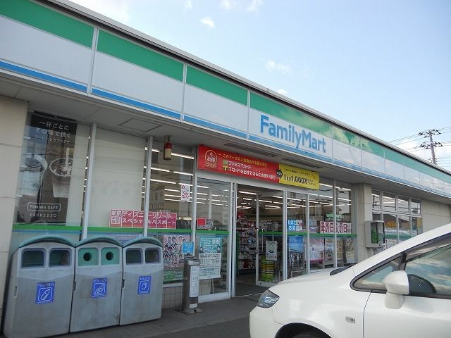 近くのファミリーマートサカモト高柳店まで1,100m(徒歩14分)