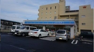 近くのコンビニまで290m（徒歩4分）