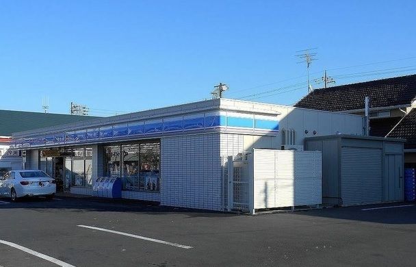近くのローソンまで750m（徒歩10分）