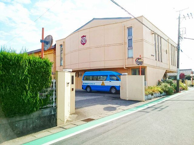 近くのサンタマリア幼稚園まで700m(徒歩9分)
