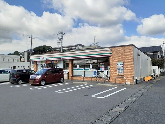 近くのコンビニまで470m（徒歩6分）