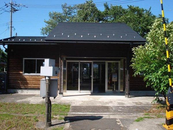 近くの粟野駅まで800m(徒歩10分)