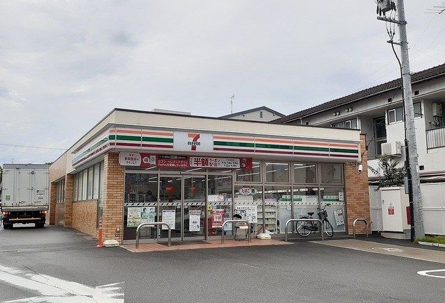 近くのセブンイレブン様まで260m（徒歩4分）