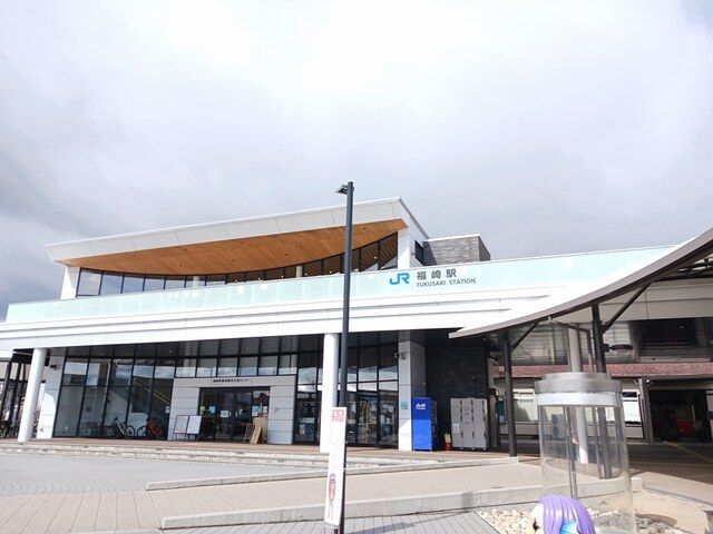 近くの駅まで400m（徒歩5分）
