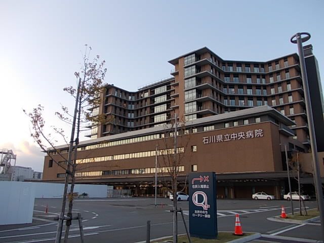 近くの石川県立中央病院まで2,800m（徒歩35分）