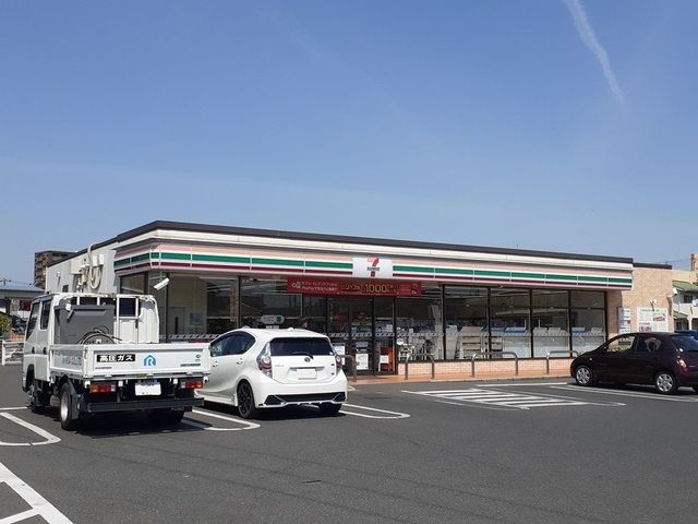 近くのセブンイレブン豊成店まで900m（徒歩12分）