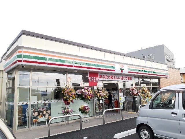 近くのセブンイレブン富士宮小泉店まで350m（徒歩5分）