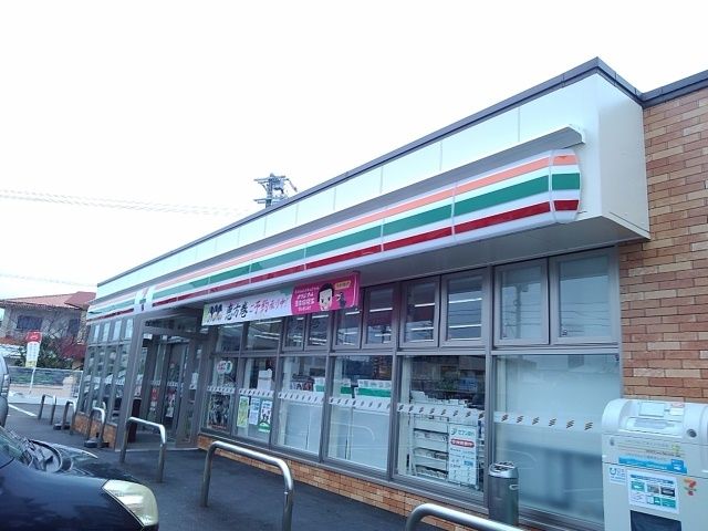 近くのセブンイレブン沖縄照屋２丁目店まで220m（徒歩3分）