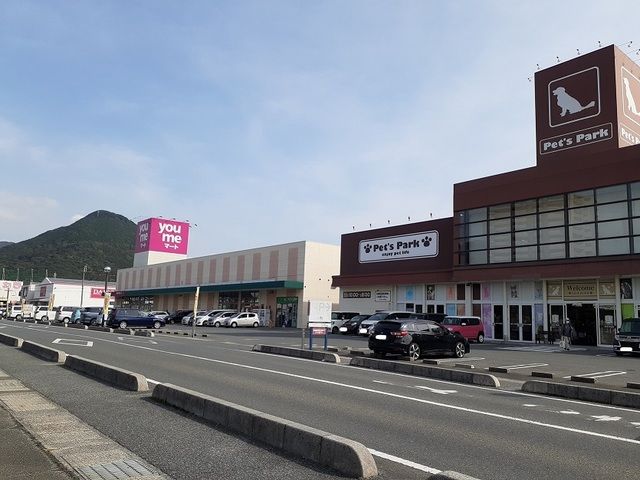 近くの施設まで1,000m（徒歩13分）