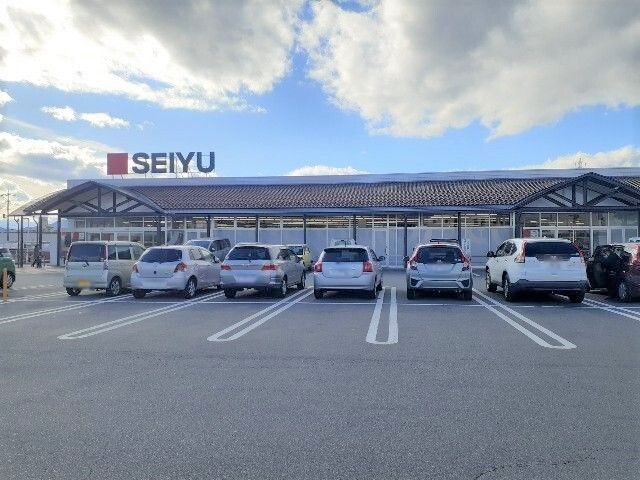 近くのファミリーマート岡谷TPR前店まで800m(徒歩10分)