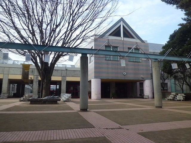 近くの洞峰学園二の宮小学校まで1,600m(徒歩20分)