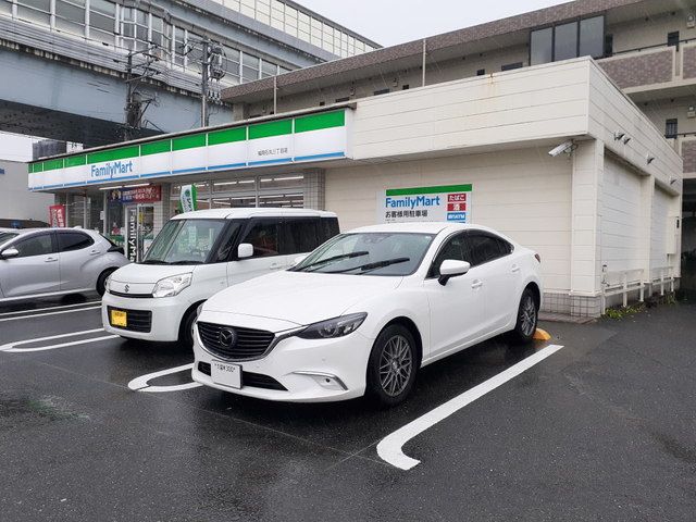 近くのコンビニまで550m（徒歩7分）