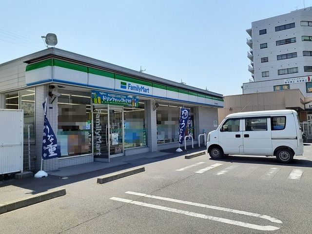 近くのファミリーマート鵜の森店まで85m（徒歩2分）