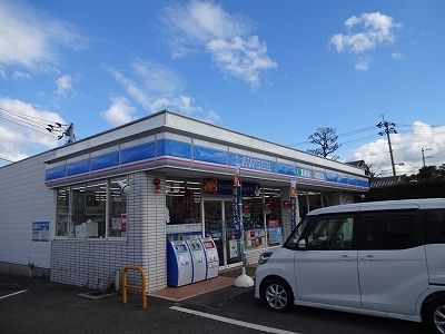 近くのコンビニまで500m（徒歩7分）