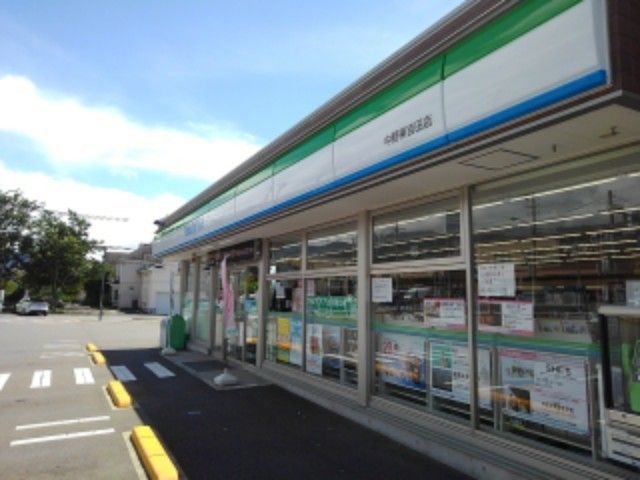 近くのファミリーマート中野東吉田店まで550m（徒歩7分）
