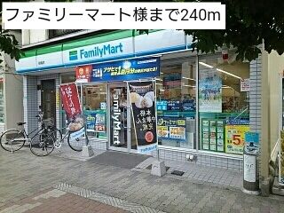 近くのコンビニまで240m（徒歩3分）