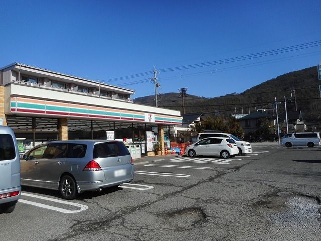 近くのセブンイレブン浅間温泉１丁目店まで500m（徒歩7分）
