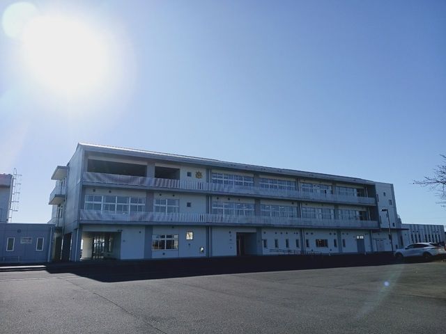 近くの小学校まで800m（徒歩10分）