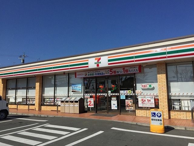 近くのセブンイレブン浜松高丘北店まで500m（徒歩7分）