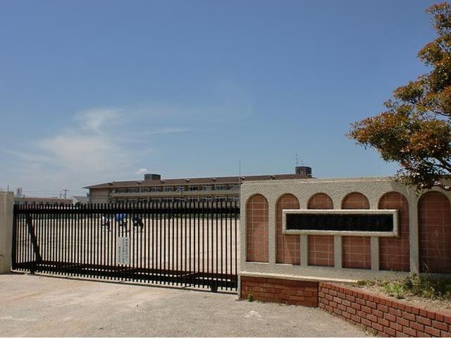 近くの福田南中学校まで1,100m（徒歩14分）