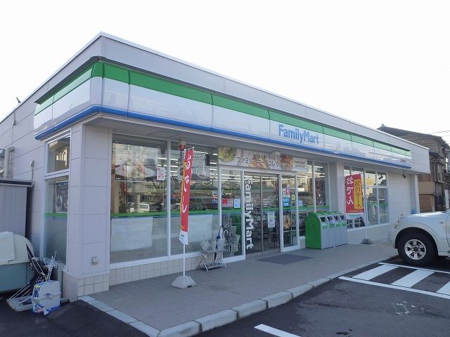 近くのファミリーマートまで850m（徒歩11分）