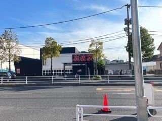 近くの飲食店まで1,000m（徒歩13分）