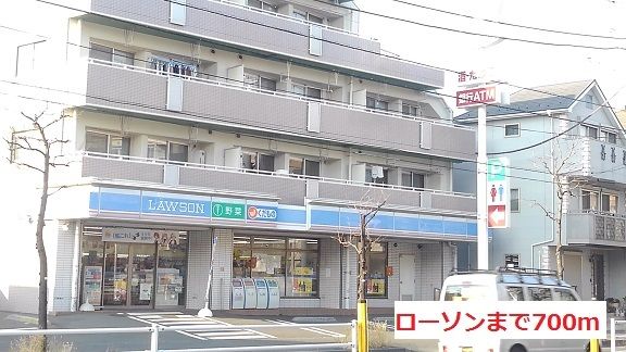 近くのコンビニまで700m（徒歩9分）