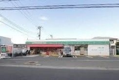 近くのローソンストア100まで500m（徒歩7分）