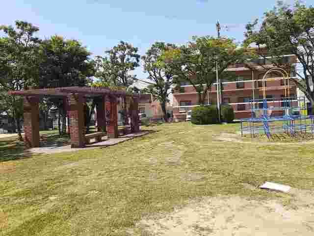 近くの浜寺南町第一公園まで388m（徒歩5分）