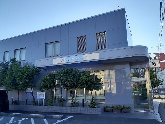 近くの浜松いわた信用金庫鴨江支店まで450m（徒歩6分）
