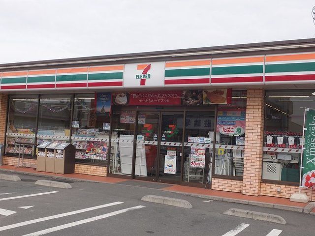 近くのコンビニまで450m（徒歩6分）