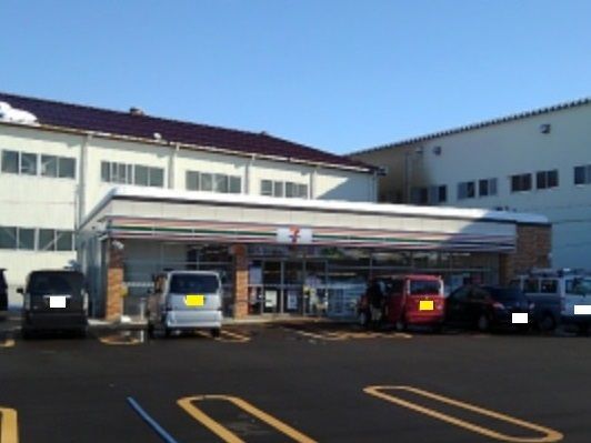 近くのコンビニまで1,240m（徒歩16分）