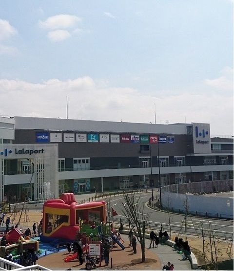 近くのららぽーと立川立飛まで1,500m（徒歩19分）