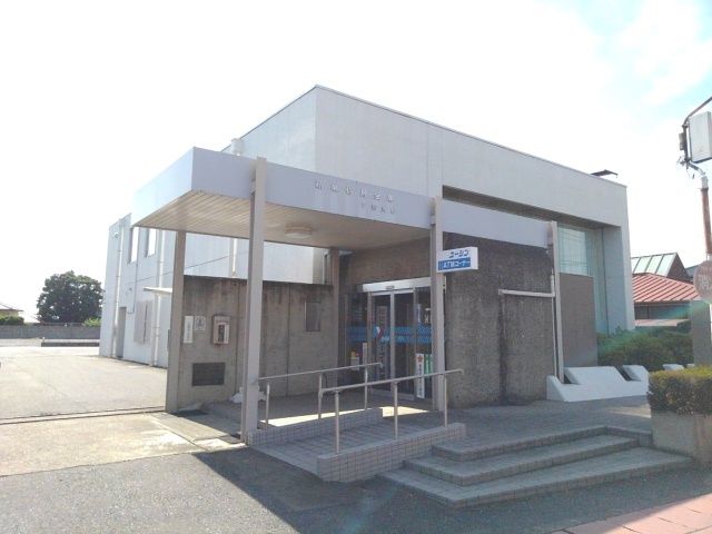 近くの結城信用金庫下妻支店まで300m(徒歩4分)