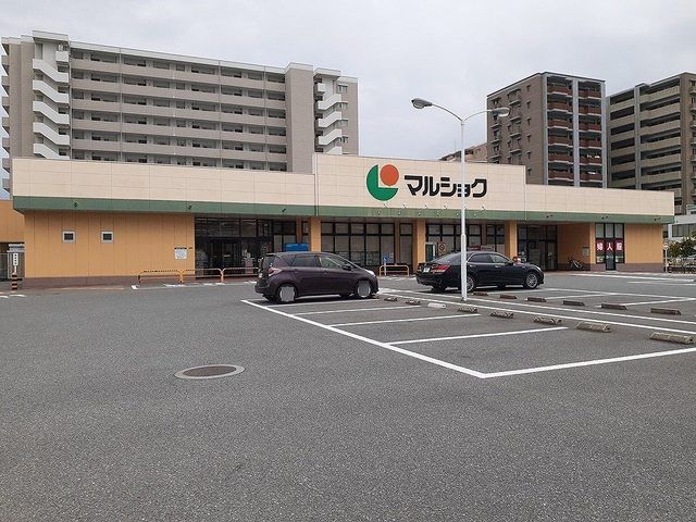 近くのスーパーまで190m（徒歩3分）