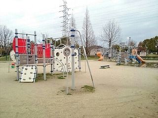 近くの手鎌北町公園まで1,000m（徒歩13分）