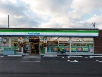 近くのファミリーマート上尾上平公園南まで290m(徒歩4分)