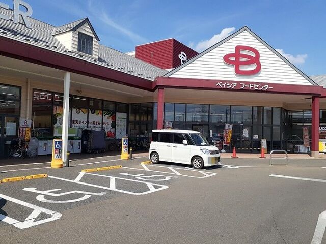 近くのベイシア上尾平塚店まで510m（徒歩7分）