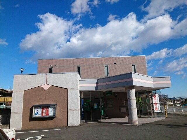 近くの群馬県信用組合榛名町支店まで600m（徒歩8分）