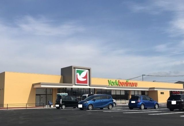 近くのヨークベニマル福島鎌田店まで800m(徒歩10分)