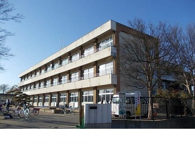 近くの福島市立鎌田小学校まで900m(徒歩12分)